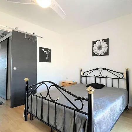 Apartment 2 Pieces Climatise Avec Balcons, Proche Et Commerces, - Fr-1-229c-83 Port-la-Nouvelle